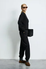 Woman Knitting Sweatsh Black