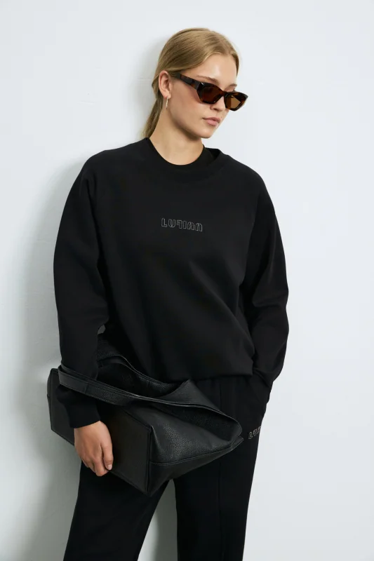 Woman Knitting Sweatsh Black