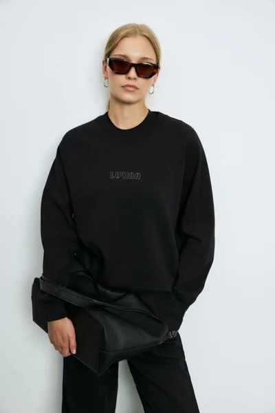 Woman Knitting Sweatsh Black