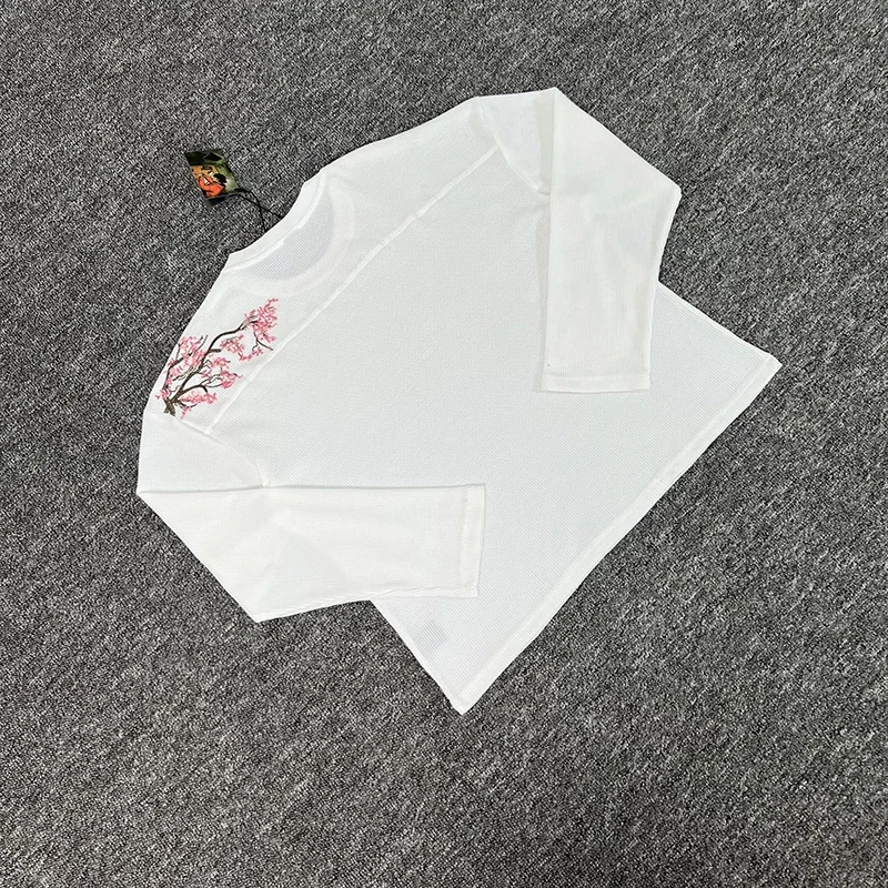 26ss DERSCHUTZE Long Sleeved White Waffle Patterned Cherry Blossom Embroidered T-shirt Loose Casual Top DERSCHUTZE Top Tee