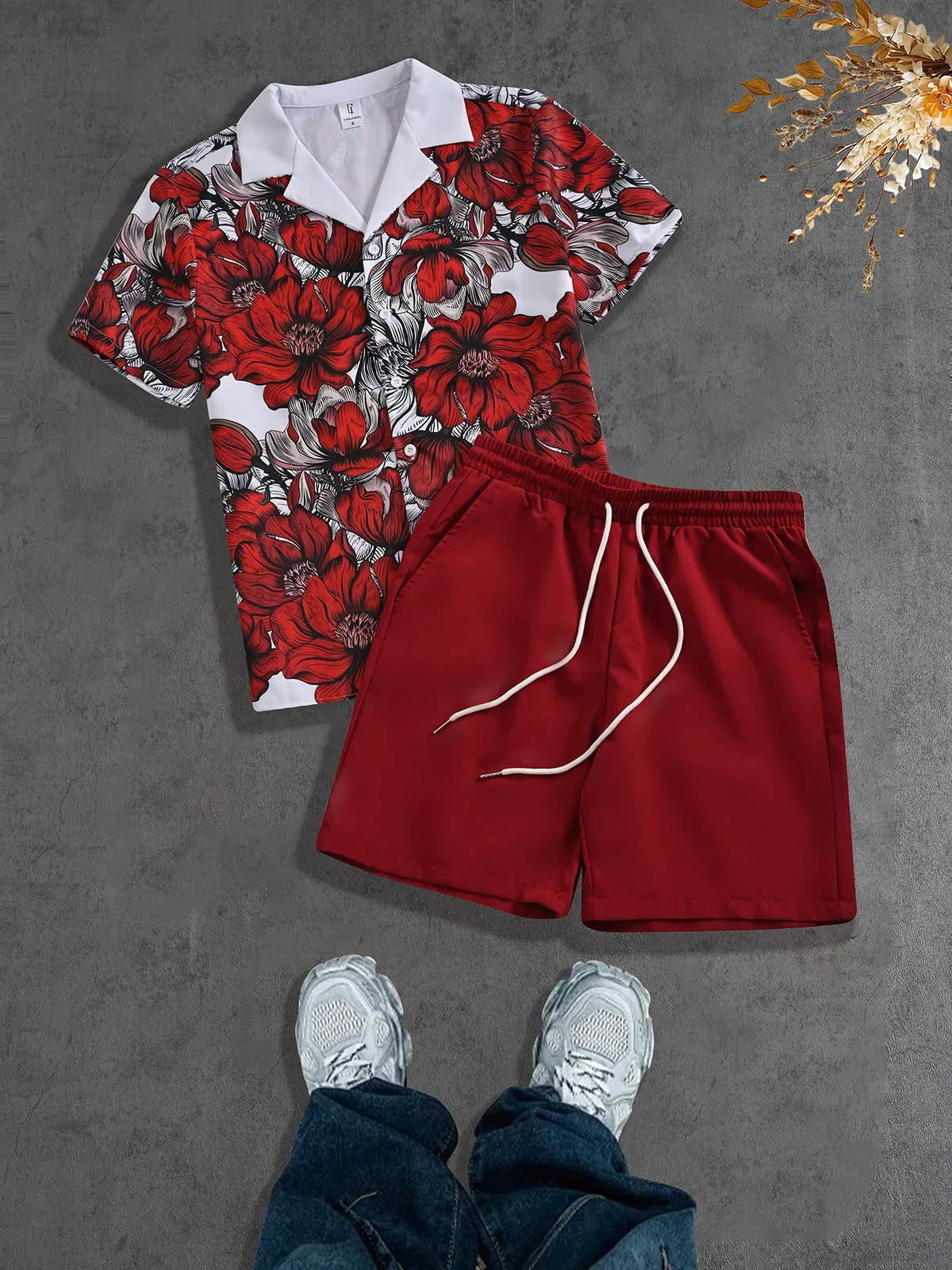 Beach Vacation Daily Men's Shorts Set, Floral Print Cuban Collar Two-Piece Set, Short-Sleeved Shirt and Drawstring Shorts, Burgundy Casual Loose Summer Hawaiian Style Outfit