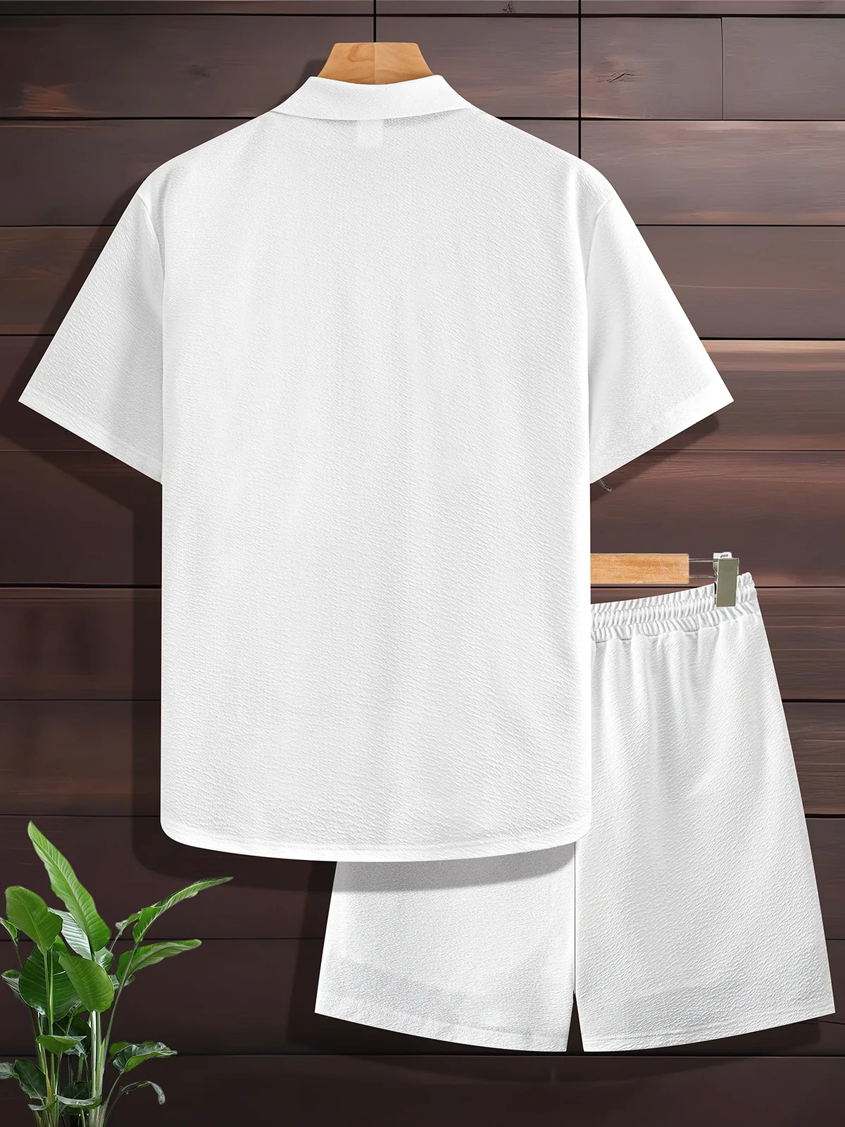 Men's White Textured Cuban Collar Short-Sleeved Shirt and Drawstring Shorts Two-Piece Set, Solid Color Casual Outfit, Lightweight and Breathable Summer Vacation Outfit