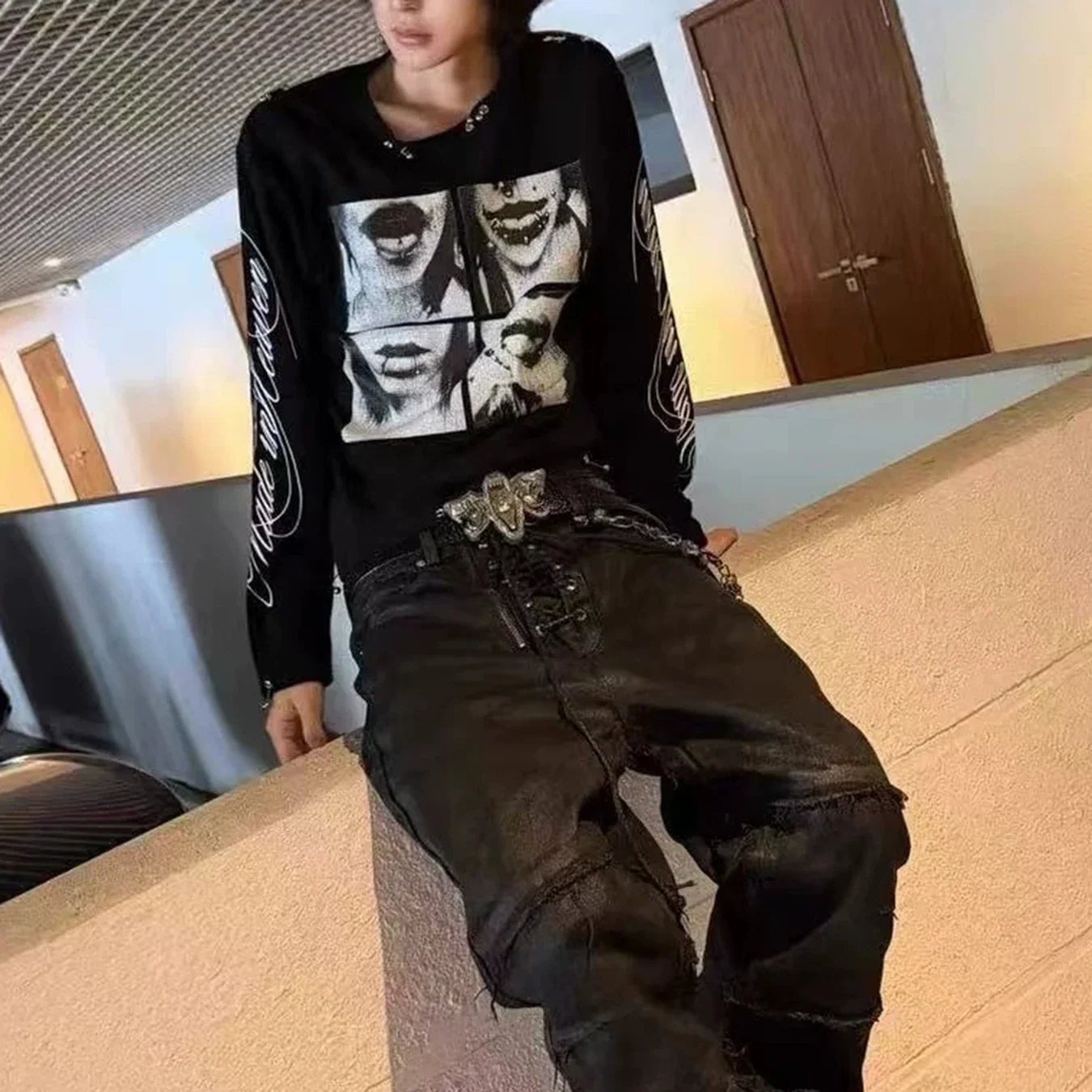 Autumn and Winter gothic Style Portrait Print Long-Sleeved T-Shirt with Y2K Letter Pattern, Loose Street Casual Top