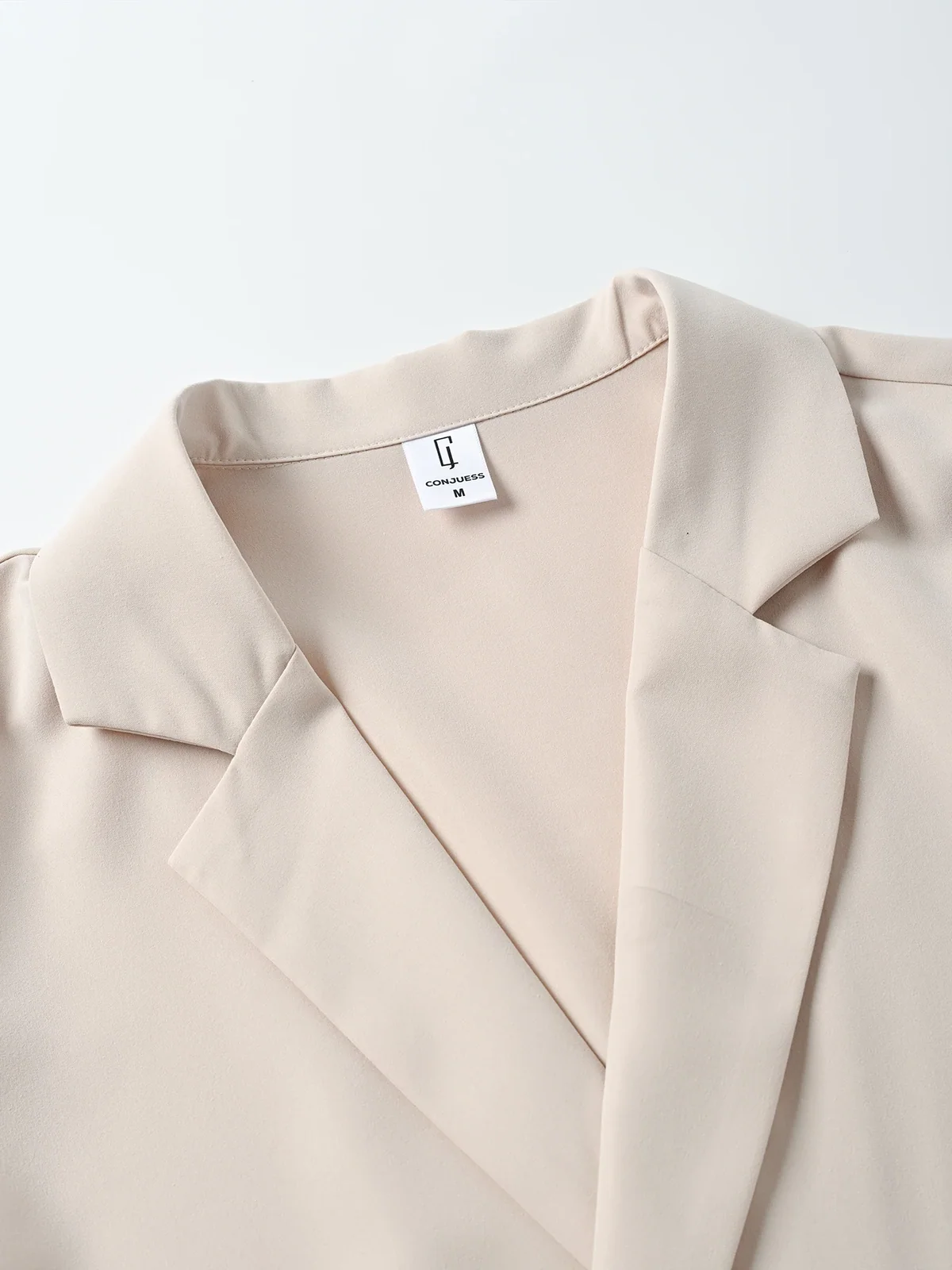 Men's Light Apricot Short-Sleeved Suit with Double-Breasted Collar, Two-Piece Set with Shorts, Summer Casual Outfit, Men's Daily Commuting Outfit Set