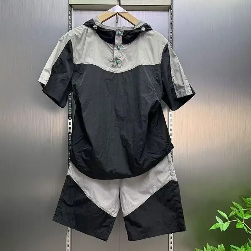 Summer quick drying casual sports hooded shorts short sleeved set for men, fashionable contrasting color loose 2pcs set