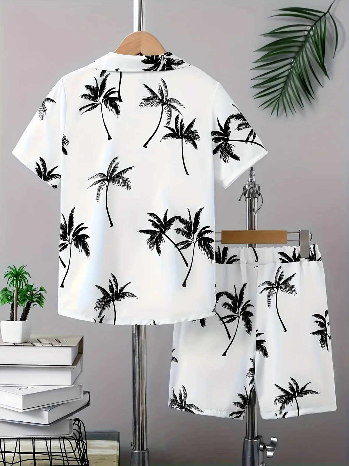 Hawaiian Tropical Plant Pattern Men Co‑ord Set Turn‑down Collar Button Shirt Elastic Waist Short Pant Vacation Suit