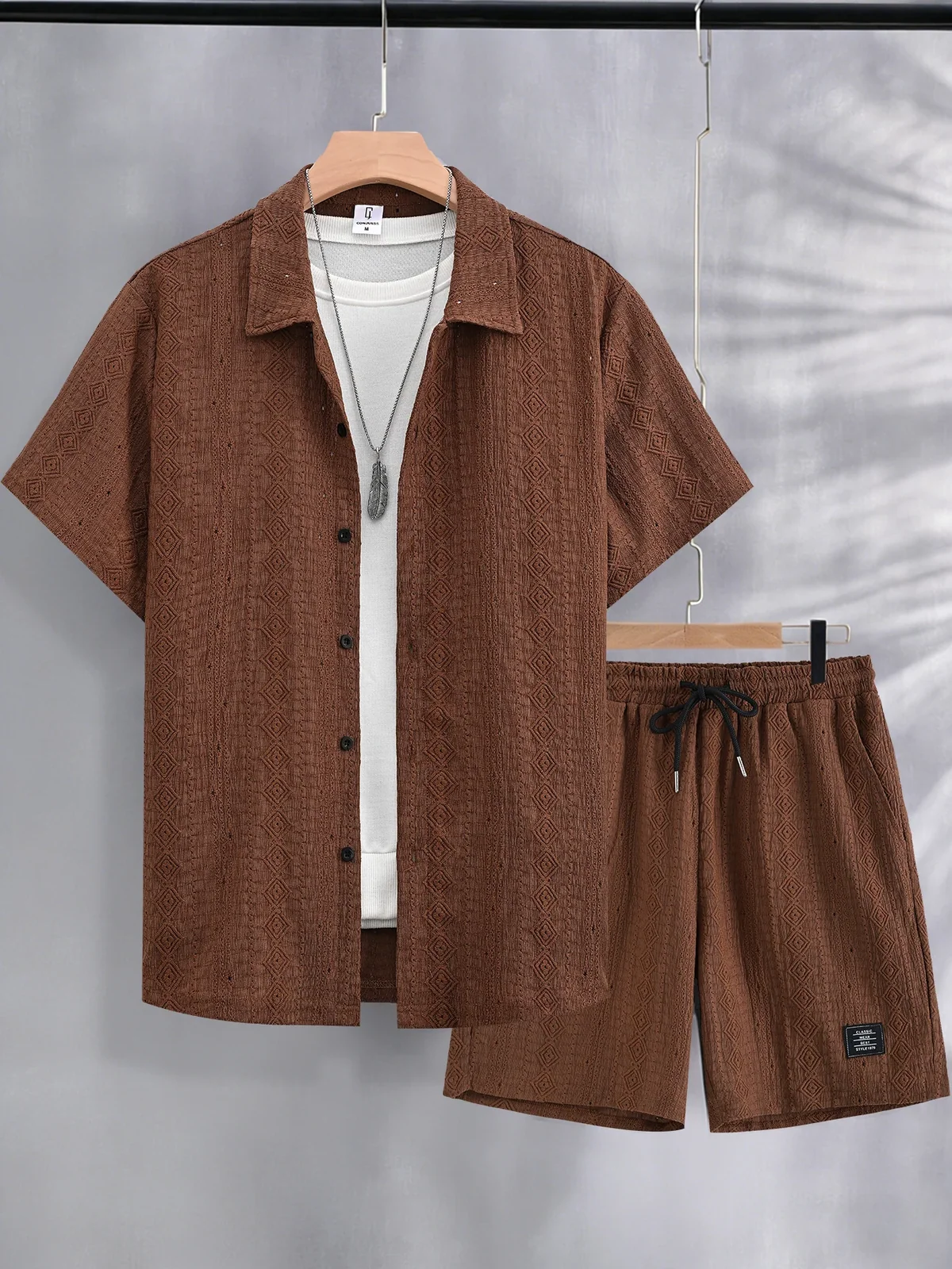 Men's Tan Diamond-Shaped Jacquard Hollow-Out Lapel Short-Sleeve Shirt and Shorts Two-Piece Set, Textured Breathable Summer Casual Outfit, Men's Retro Complete Outfit Set